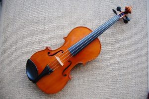 Hand built violin by Sheffield luthier Theo Parmakis